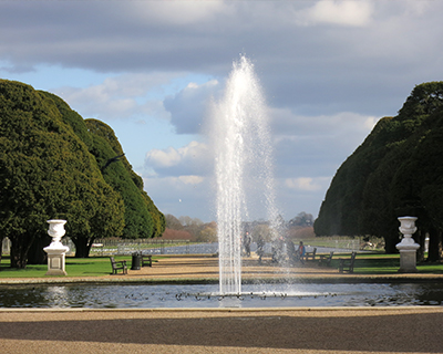hampton court palace great fountain garden