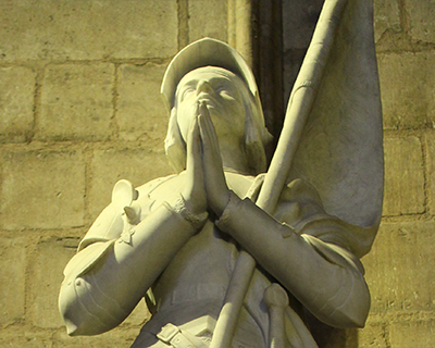 notre dame de paris statue joan of arc