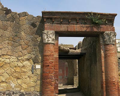 herculaneum house of the large portal