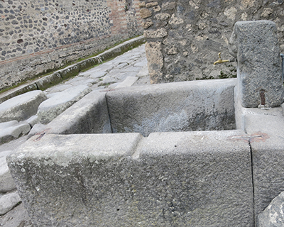 water fountain pompeii